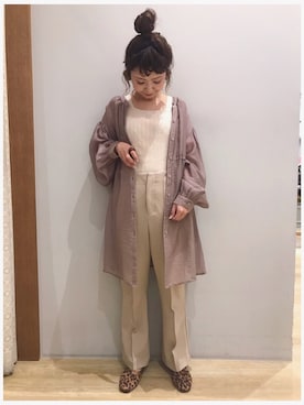 「earth music&ecology（アースミュージックアンドエコロジー）のセンタープレスフレアパンツ ＊（その他パンツ）」を使った、tomopuuさん（レディース・152cm）の秋コーディネート