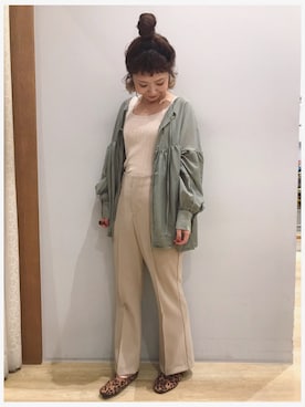 「earth music&ecology（アースミュージックアンドエコロジー）のセンタープレスフレアパンツ ＊（その他パンツ）」を使った、tomopuuさん（レディース・152cm）の秋コーディネート