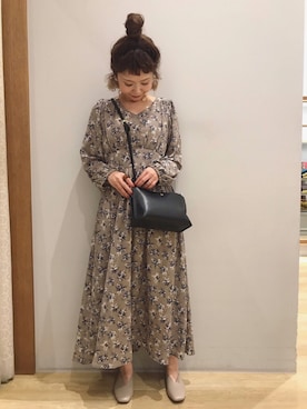 「earth music&ecology（アースミュージックアンドエコロジー）のかるいかばん×earth ショルダーバッグ ＊（ショルダーバッグ）」を使った、tomopuuさん（レディース・152cm）の秋コーディネート