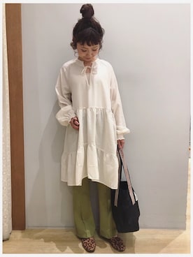 「earth music&ecology（アースミュージックアンドエコロジー）のセンタープレスフレアパンツ ＊（その他パンツ）」を使った、tomopuuさん（レディース・152cm）の秋コーディネート
