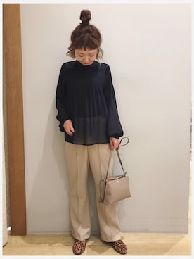 「earth music&ecology（アースミュージックアンドエコロジー）のセンタープレスフレアパンツ ＊（その他パンツ）」を使った、tomopuuさん（レディース・152cm）の秋コーディネート
