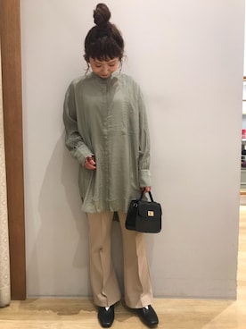 「earth music&ecology（アースミュージックアンドエコロジー）のセンタープレスフレアパンツ ＊（その他パンツ）」を使った、tomopuuさん（レディース・152cm）の秋コーディネート