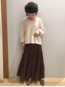「earth music&ecology（アースミュージックアンドエコロジー）のサテンティアードスカート ＊●（スカート）」を使った、tomopuuさん（レディース・152cm）の秋コーディネート