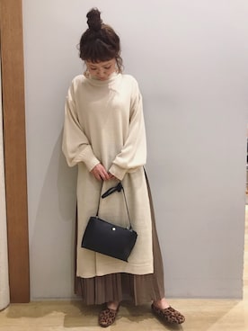 「earth music&ecology（アースミュージックアンドエコロジー）のかるいかばん×earth ショルダーバッグ ＊（ショルダーバッグ）」を使った、tomopuuさん（レディース・152cm）の秋コーディネート