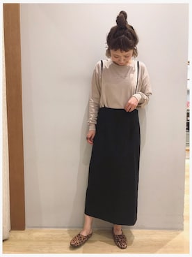 「earth music&ecology（アースミュージックアンドエコロジー）の2WAYナロースカート ＊（スカート）」を使った、tomopuuさん（レディース・152cm）の秋コーディネート
