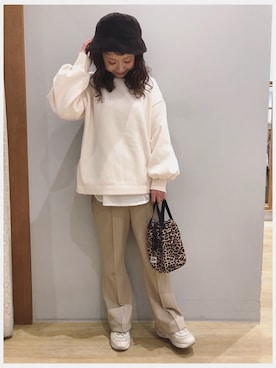 「earth music&ecology（アースミュージックアンドエコロジー）のセンタープレスフレアパンツ ＊（その他パンツ）」を使った、tomopuuさん（レディース・152cm）の秋コーディネート