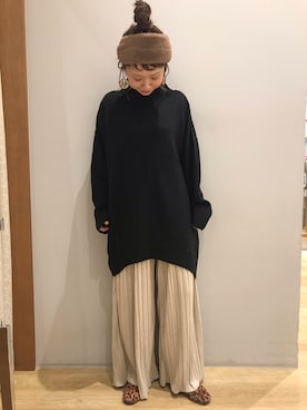「earth music&ecology（アースミュージックアンドエコロジー）のベロアプリーツパンツ ＊（その他パンツ）」を使った、tomopuuさん（レディース・152cm）の秋コーディネート