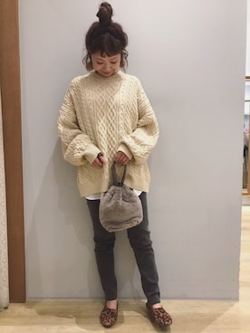 「earth music&ecology（アースミュージックアンドエコロジー）のファー巾着バッグ ＊（トートバッグ）」を使った、tomopuuさん（レディース・152cm）の秋コーディネート