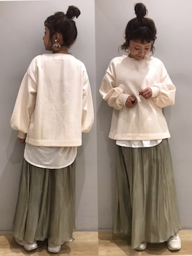 「earth music&ecology（アースミュージックアンドエコロジー）のシャイニーサテンギャザースカート ＊（スカート）」を使った、tomopuuさん（レディース・152cm）の秋コーディネート