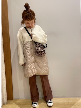 「earth music&ecology（アースミュージックアンドエコロジー）のセンタープレスフレアパンツ ＊（その他パンツ）」を使った、tomopuuさん（レディース・152cm）の秋コーディネート