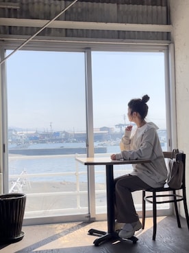 「SLURR（スラ―）のアイテム」を使った、tomopuuさん（レディース・152cm）の春コーディネート