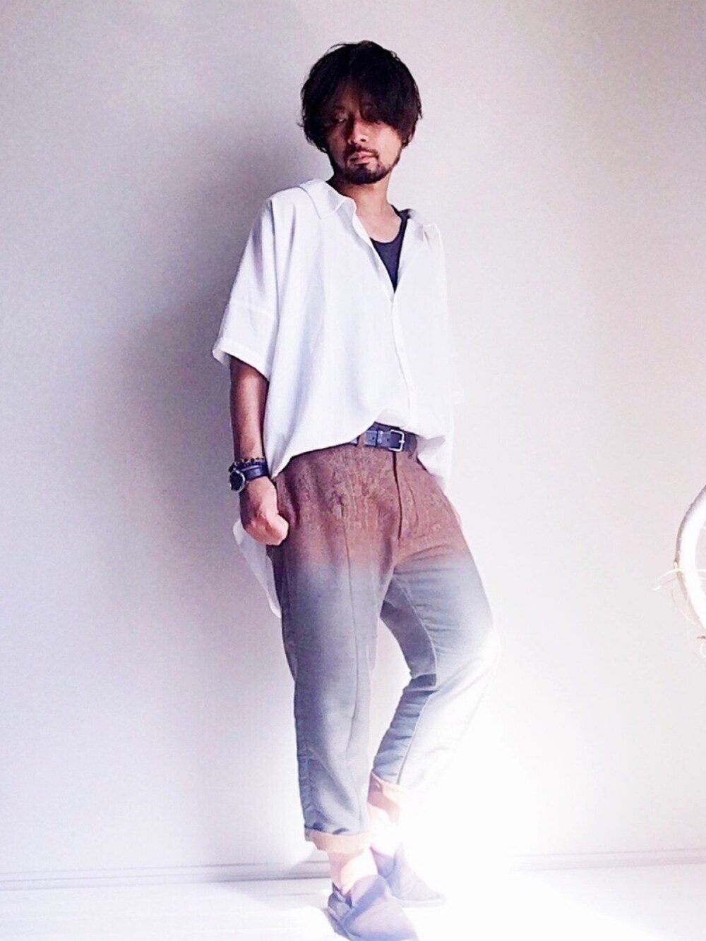 「シャツ、シャツスタイル、柄パンツ、スリッポン、TALKING ABOUT THE ABSTRACTION、オトナカジュアル、おしゃれさんと繋がりたい、オシャレウォーカー、n''Or」｜「TALKING ABOUT THE ABSTRACTIONのGradation  Jacquard Trousers（その他パンツ、グリーン系）」を使った、ましゃしさん（メンズ・174cm）の夏コーディネートの1枚目の写真