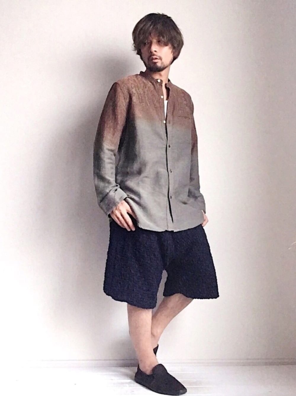 「秋服準備はじめました、秋のコーデ、秋コーデ、シャツ、シャツスタイル、TALKING ABOUT THE ABSTRACTION、juliandavid、スリッポン、ハーフパンツ、オトナカジュアル」｜「TALKING ABOUT THE ABSTRACTIONのGradation Jacquard Shirt（シャツ/ブラウス、その他）」を使った、ましゃしさん（メンズ・174cm）の秋コーディネートの1枚目の写真