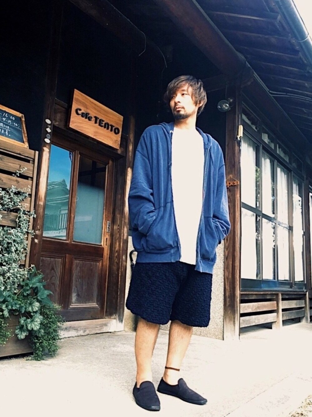 「秋服準備はじめました、秋のコーデ、秋コーデ、ゆるコーデ、ビッグシルエット、パーカー、ラルフローレン、スリッポン、ハーフパンツ、オトナカジュアル」｜「POLO RALPH LAURENのアイテム（パーカー、ブルー系）」を使った、ましゃしさん（メンズ・174cm）の秋コーディネートの1枚目の写真