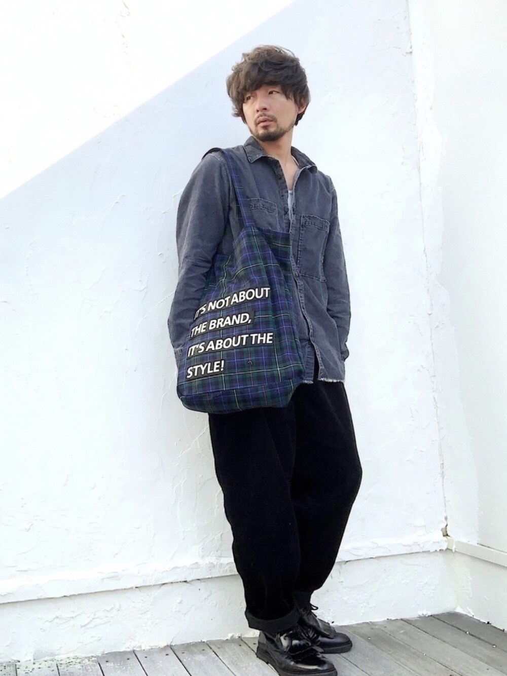 「秋コーデ、秋のコーデ、コーデュロイ、コーデュロイシャツ、コーデュロイパンツ、ザラ、ZARA、シャツ、シャツスタイル、ゆるコーデ」｜「ZARAのアイテム（シャツ/ブラウス、グレー系）」を使った、ましゃしさん（メンズ・174cm）の秋コーディネートの1枚目の写真