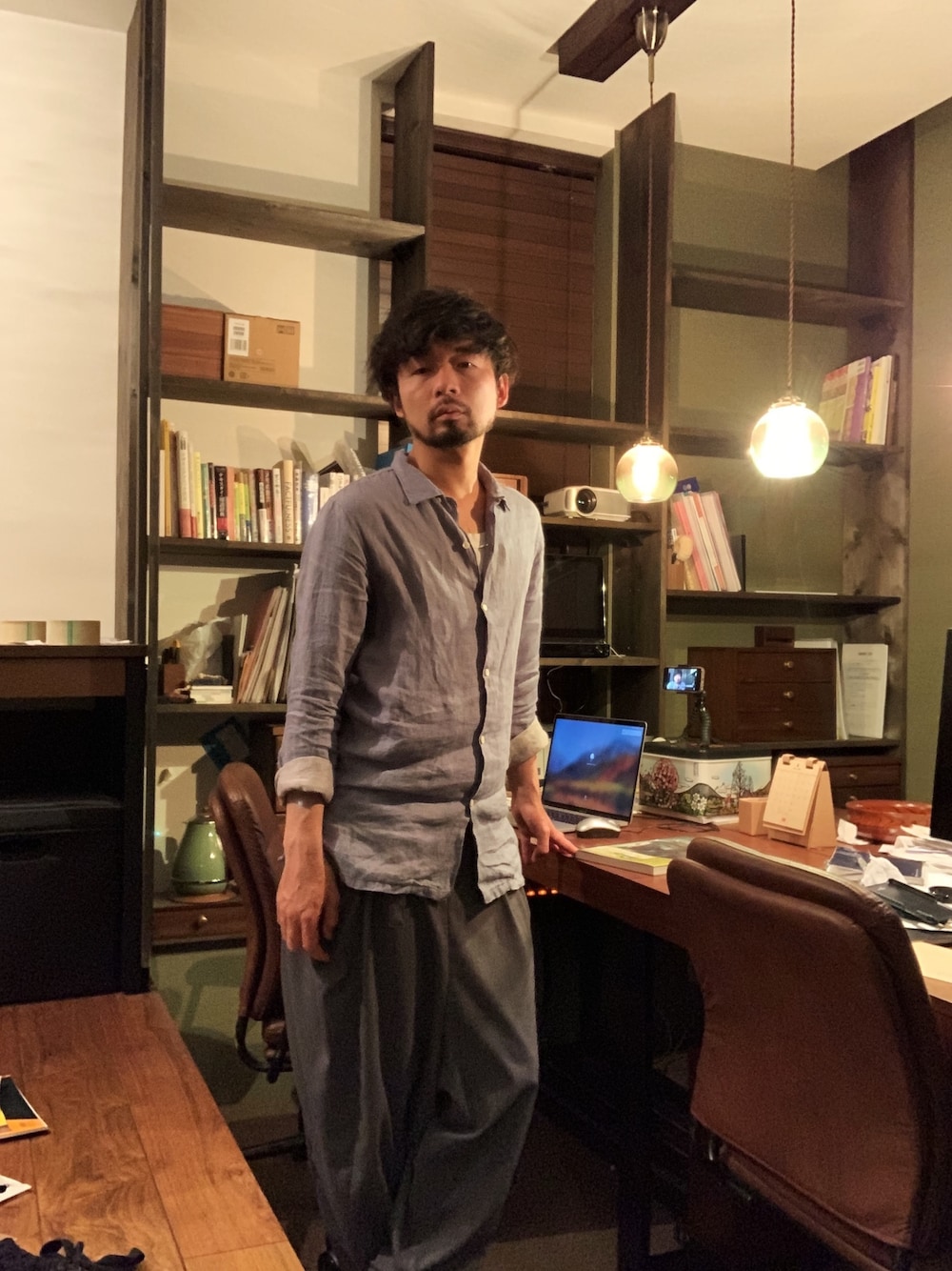 「おうちファッション、おしゃれさんと繋がりたい、ゆるコーデ、ビッグシルエット、MYUSHA、シャツスタイル、サルエルパンツ、ストライプパンツ、ミュウシャ」｜「NOISECRAFTのアイテム（シャツ/ブラウス、ブルー系）」を使った、ましゃしさん（メンズ・174cm）の春コーディネートの1枚目の写真