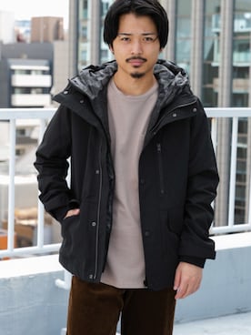 「クルーネック」｜「アイテム（マウンテンパーカー）」を使った、Yudai  Yorozuさん（メンズ・164cm）の秋コーディネート