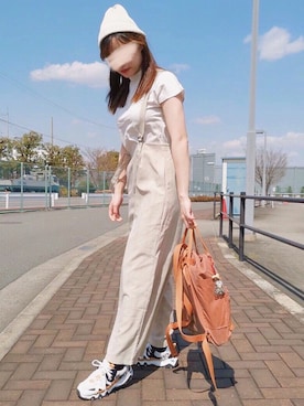 「ベージュパンツ」｜「アイテム（オールインワン・サロペット）」を使った、ウェン ☆さん（レディース・162cm）の春コーディネート
