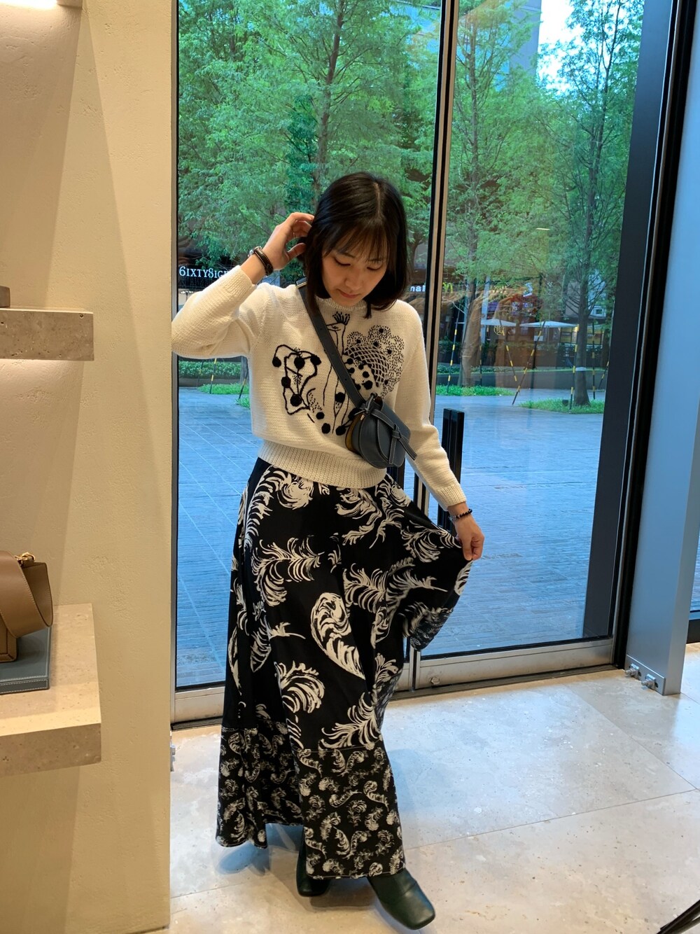 LOEWEのスカートを使った人気ファッションコーディネート - WEAR