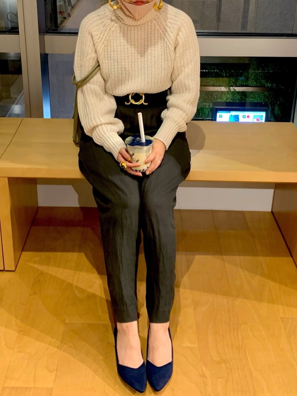「秋冬コーデ、ニットコーデ、低身長コーデ、ユニクロ、ZARA、ハイウエスト、ウエストイン、白ニット」｜「UNIQLOのアイテム（ニット/セーター、ホワイト系）」を使った、YUKI●さん（レディース・154cm）の秋コーディネートの1枚目の写真