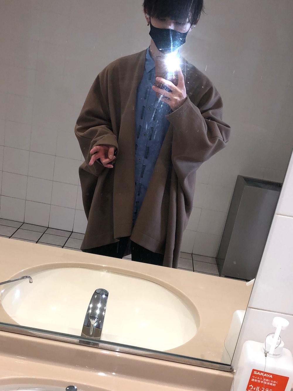 「今日のコーデ、HARE、neos、おしゃれさんと繋がりたい、春アウター、ポンチョ」｜「neosの【neos -addictive design-】ビッグシルエット ウールタッチ ドルマン ポンチョ コート（ポンチョ、ブラウン系）」を使った、straight_teaさん（メンズ・170cm）の冬コーディネートの1枚目の写真