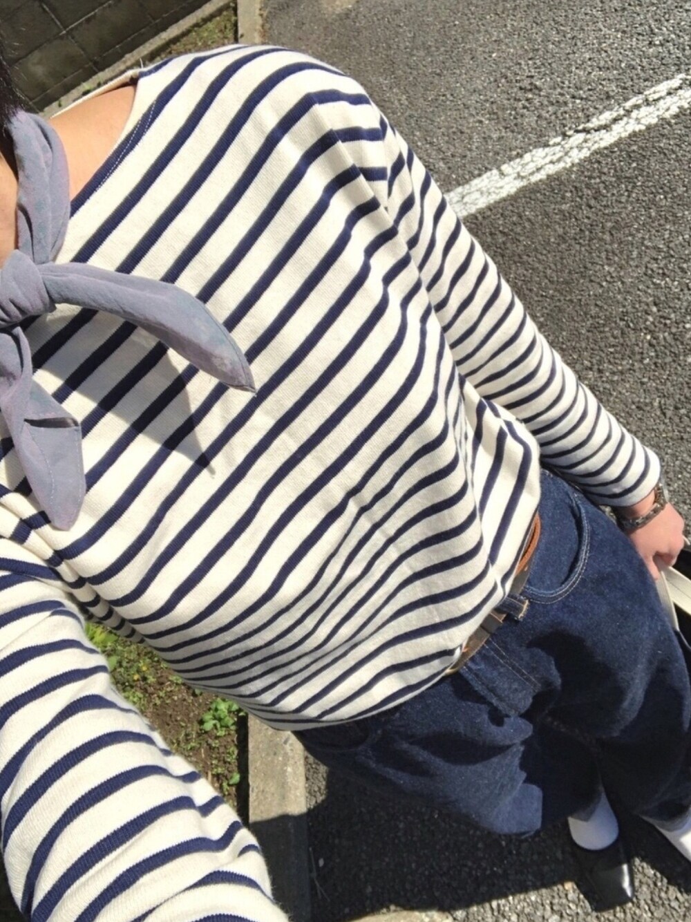 「休日スタイル、秋のコーデ、シンプル、ピクニック、デニム、ボーダートップス、セントジェームス、バレエシューズ、プチプラ、スカーフ」｜「SAINT JAMESのOUESSANT "BORDER" [ ECRU/MARINE(NTNY) ]］（Tシャツ/カットソー、その他）」を使った、mokashidamoさん（レディース・169cm）の秋コーディネートの1枚目の写真