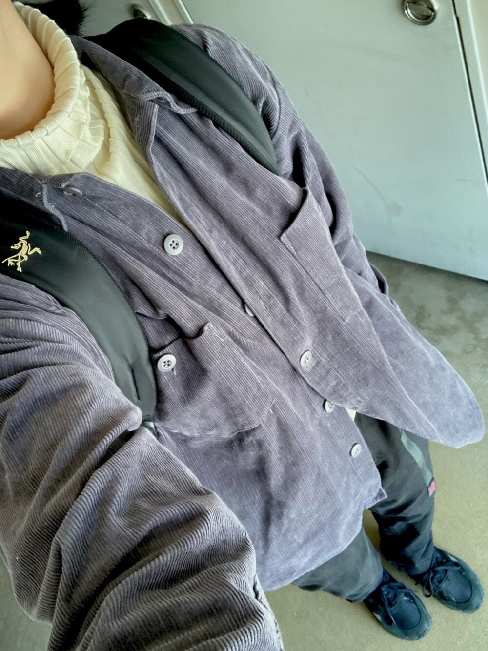 「休日スタイル、散歩、メンズライク、ビックシルエット、タートルネック、universaloverall、FREAK’Ｓ STORE、グラミチ」｜「ARC'TERYXのARC'TERYX/アークテリクス　PENDER                          （バックパック/リュック、ブラック系）」を使った、mokashidamoさん（レディース・169cm）の冬コーディネートの1枚目の写真