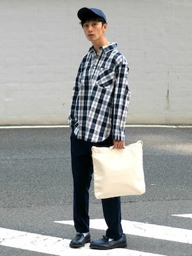 「アイテム（ローファー、ブルー系）」を使った、L&HARMONYさん（メンズ・177cm）の春コーディネート