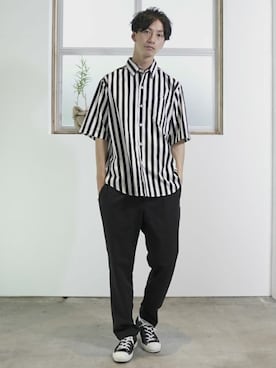 「ブラック×ホワイト」｜「アイテム（スラックス）」を使った、L&HARMONYさん（メンズ・177cm）の夏コーディネート