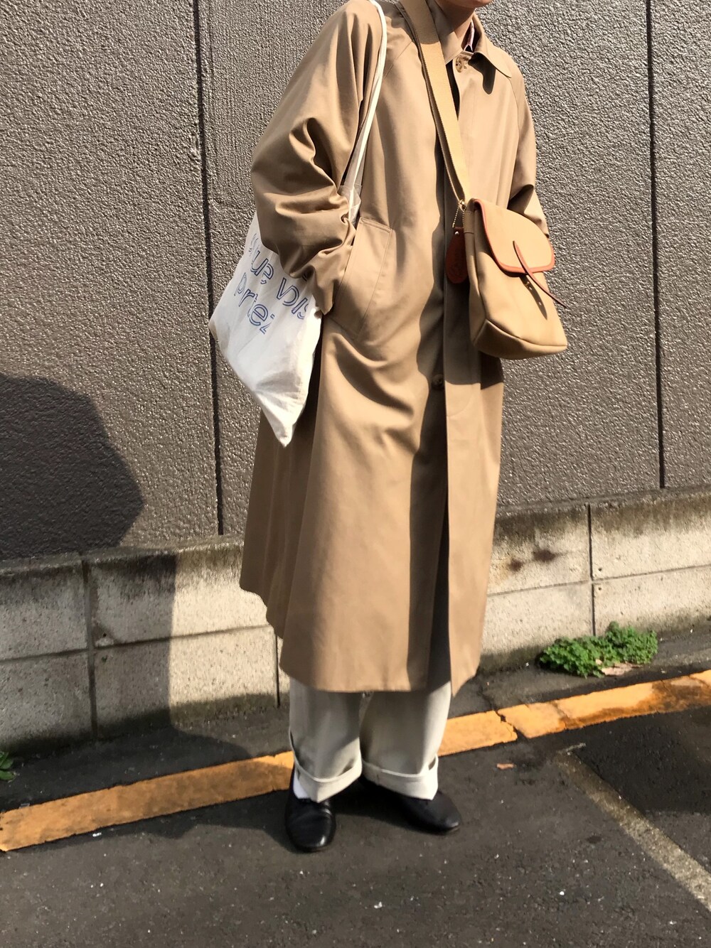 「秋コーデ、ビッグシルエット、カジュアルコーデ、オトナ女子、ベージュ、ステンカラーコート、秋コート、バレエシューズ、ブレディ、アナトミカ」｜「LENOのアイテム（ステンカラーコート、ベージュ系）」を使った、はるさめさん（レディース・169cm）の秋コーディネートの1枚目の写真