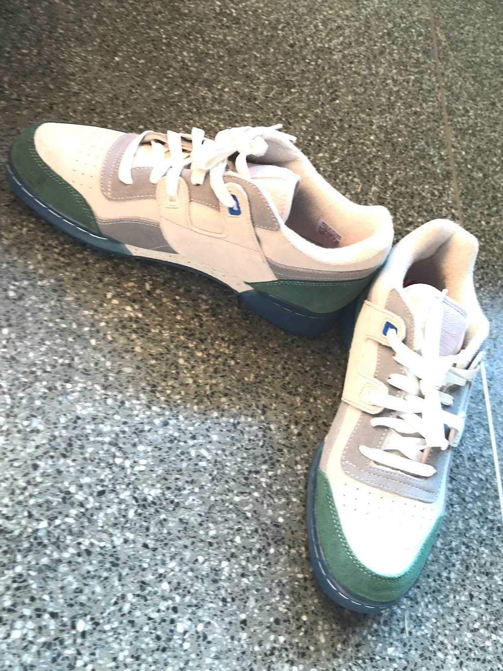 「チャオパニック、リーボック、ワークアウト、レザー、スニーカー、スエード」｜「Reebokのアイテム（スニーカー、その他）」を使った、きらさん（メンズ・168cm）の冬コーディネートの1枚目の写真