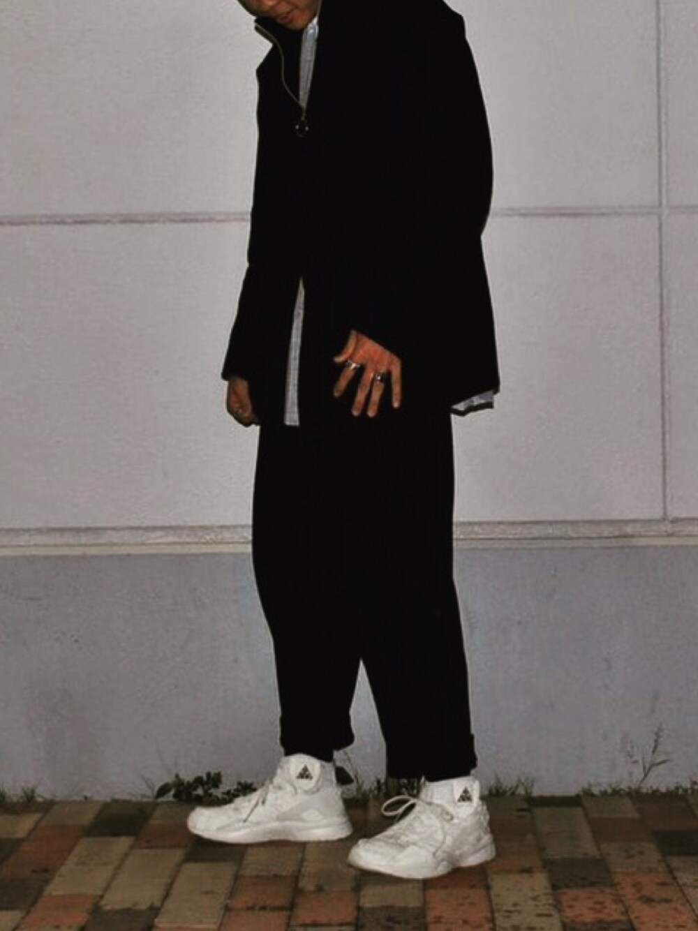 「COMME des GARCONS HOMME PLUSのアイテム（シャツ/ブラウス、ブルー系）」を使った、fu.kazuさん（メンズ・172cm）の冬コーディネートの1枚目の写真