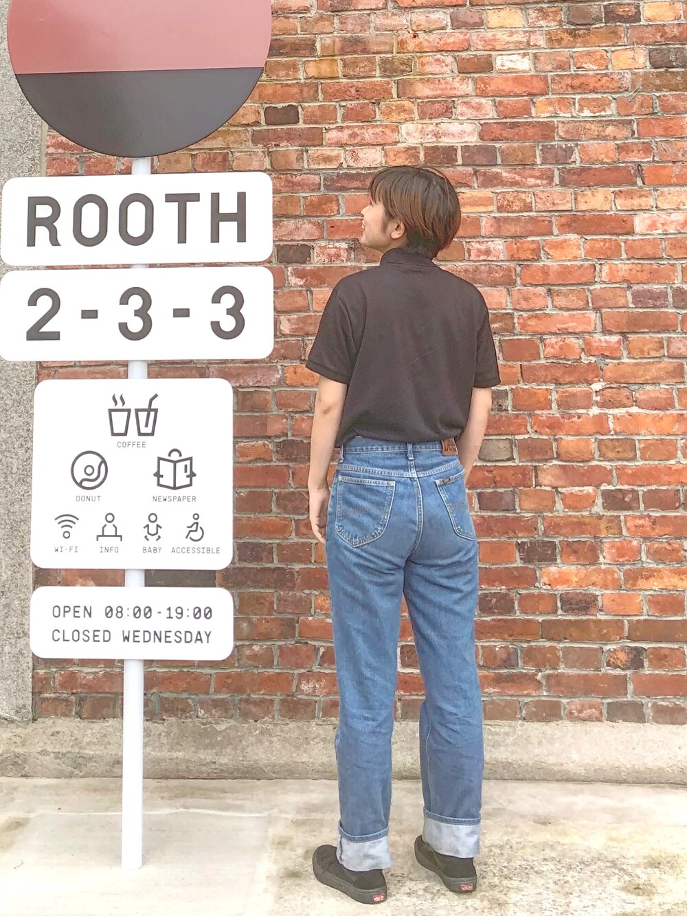 「プチプラコーデ、デニムパンツ、シンプルコーデ、ootd、スニーカー、UNIQLO、VANS」｜「VANSの【VANS/ヴァンズ】AUTHENTIC/スニーカー（スニーカー、ブラック系）」を使った、nonさん（レディース・163cm）の秋コーディネートの1枚目の写真