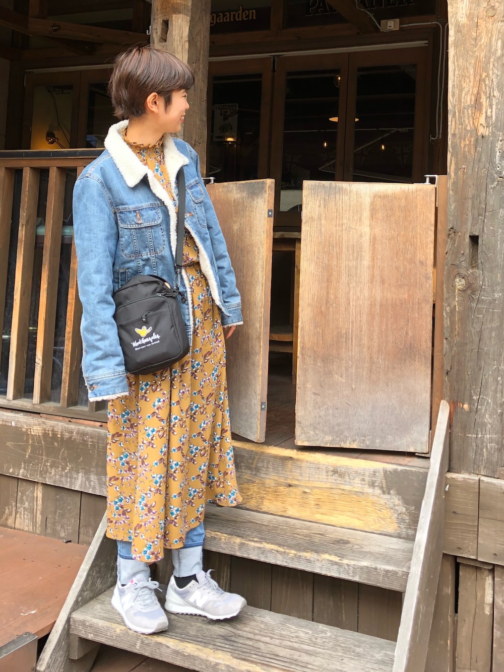 「大人カジュアル、スニーカー、デニム、GU、デニムジャケット、New Balance」｜「NEW BALANCEのレディース New Balance ニューバランス WR996HS 17SS ABC-MART限定 *GRAY(HS)（スニーカー、グレー系）」を使った、nonさん（レディース・164cm）の冬コーディネートの1枚目の写真
