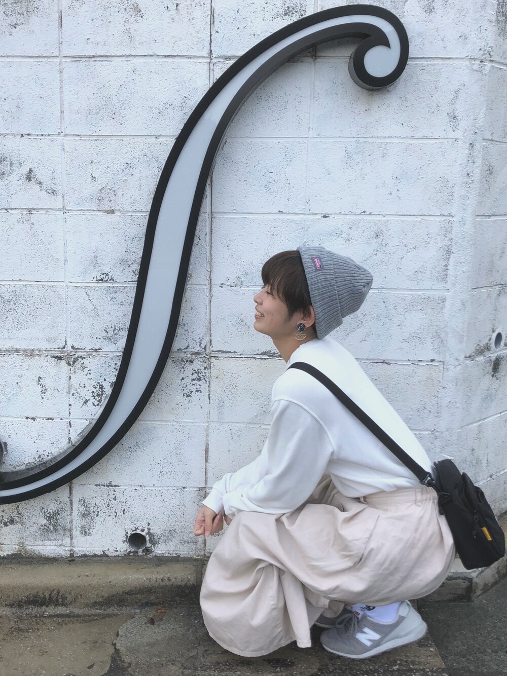 「カジュアルコーデ、大人カジュアル、春コーデ、今日のコーデ、ゆるコーデ、お洒落さんとつながりたい、スニーカー、スカート、大人コーデ」｜「NEW BALANCEのレディース New Balance ニューバランス WR996HS 17SS ABC-MART限定 *GRAY(HS)（スニーカー、グレー系）」を使った、nonさん（レディース・164cm）の冬コーディネートの1枚目の写真