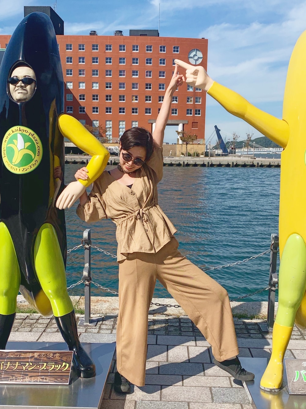 「パンツスタイル、カジュアルコーデ、スニーカー、プチプラコーデ、ゆるコーデ、ベージュ、converse」｜「CONVERSEのCONVERSE CVS ALL STAR OX（スニーカー、ブラック系）」を使った、nonさん（レディース・164cm）の冬コーディネートの1枚目の写真