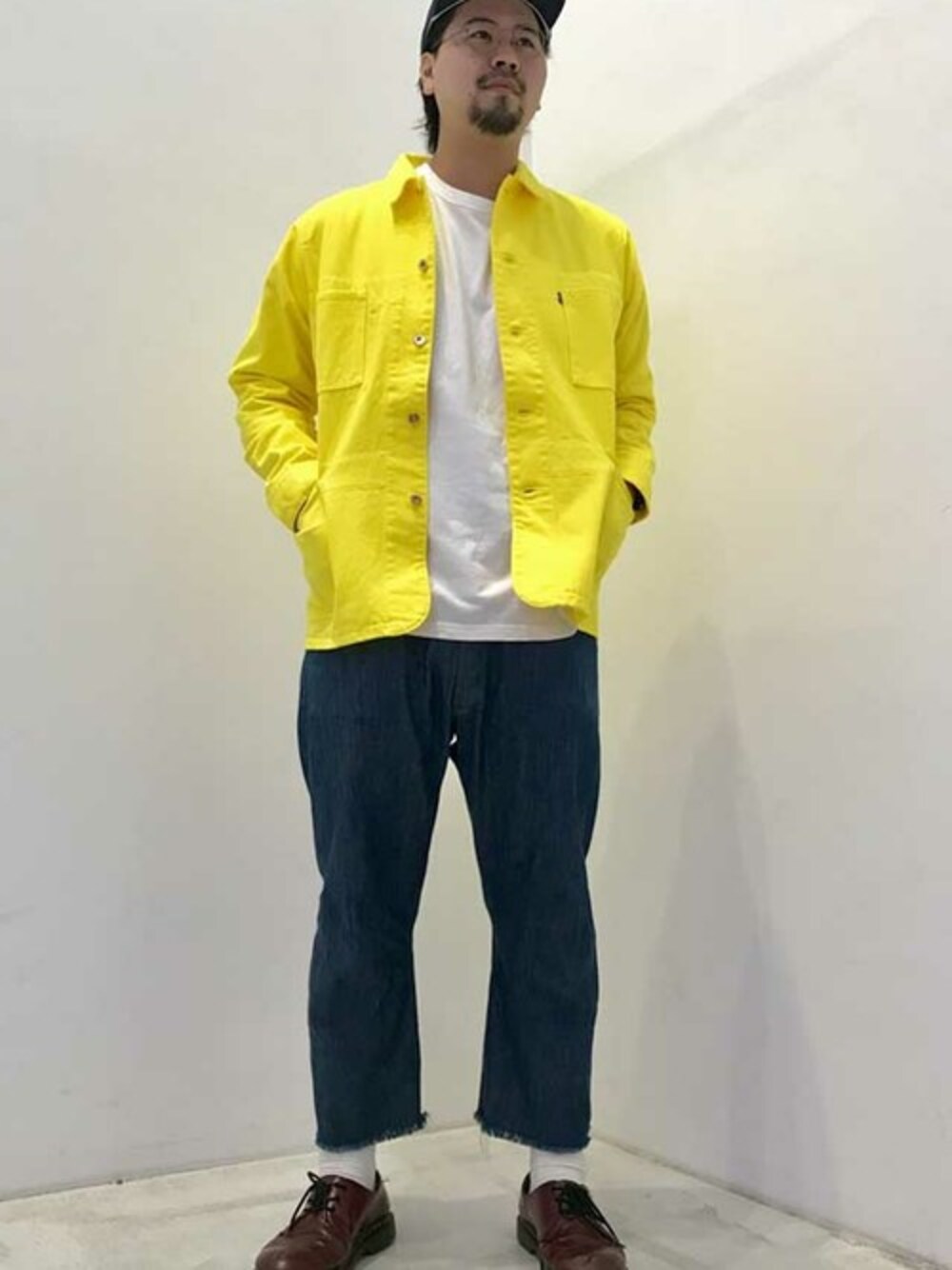 「リーバイス、poggy、カラーコーデ、Levis、LEVI'SMADE&CRAFTED」｜「Levi'sのLEVI'S(R) VINTAGE CLOTHING -501XX 1890モデル- ダークインディゴブルー リジッド（デニムパンツ、ブルー系）」を使った、リーバイス STAFF MENさん（メンズ・183cm）の夏コーディネートの1枚目の写真