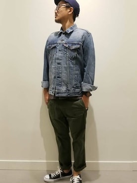 「Levi's（リーバイス）のアイテム（カーゴパンツ）」を使った、リーバイス STAFF MENさん（メンズ・176cm）の秋コーディネート