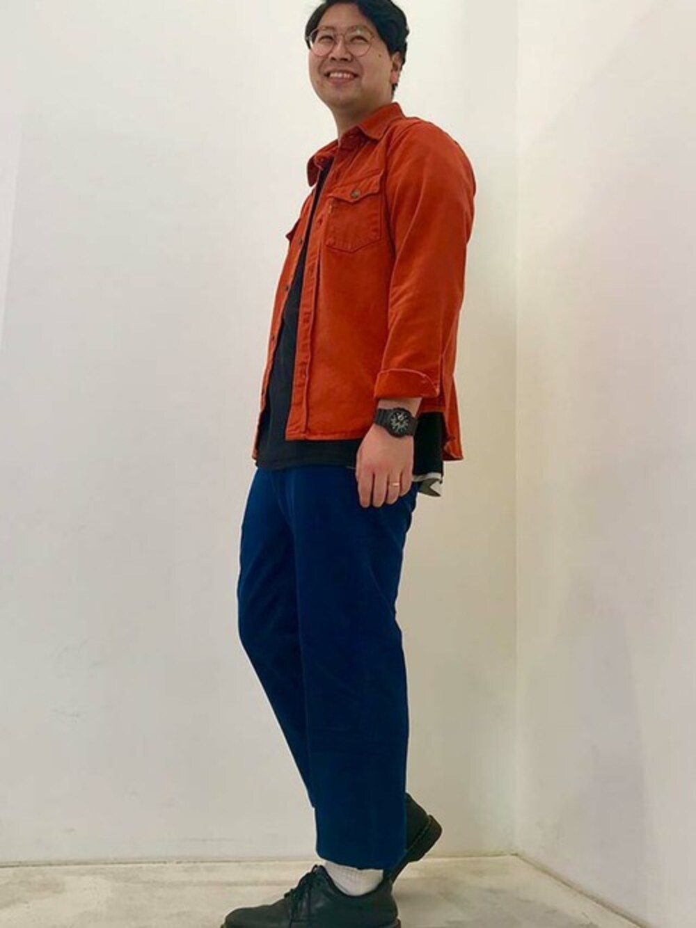 「リーバイス、Levis、スタプレ、秋コーデ、LEVIS VINTAGE CLOTHING」｜「LEVI'S VINTAGE CLOTHINGのLEVI'S(R) VINTAGE CLOTHING STA PREST トラウザー/ネイビーブルー/DARK BLUE CORDS（その他パンツ、ブルー系）」を使った、リーバイス STAFF MENさん（メンズ・182cm）の秋コーディネートの1枚目の写真