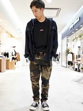 「Levi's（リーバイス）のアイテム（カーゴパンツ）」を使った、リーバイス STAFF MENさん（メンズ・172cm）の秋コーディネート