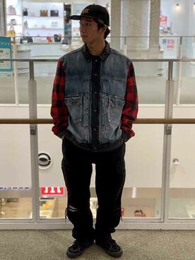 「Levi's（リーバイス）のアイテム（カーゴパンツ）」を使った、リーバイス STAFF MENさん（メンズ・172cm）の秋コーディネート