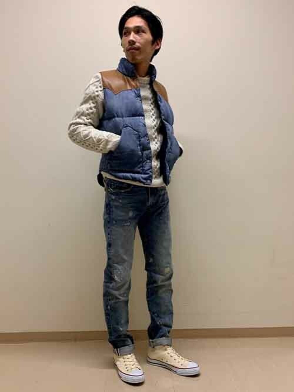 「セーター、チェックシャツ、ダウンベスト、リーバイス、Levi's、冬、LEVI'S VINTAGE CLOTHING」｜「Levi'sのフィッシュマンケーブルクルーネックセーター MARSHMALLOW（ニット/セーター、その他）」を使った、リーバイス STAFF MENさん（メンズ・175cm）の冬コーディネートの1枚目の写真