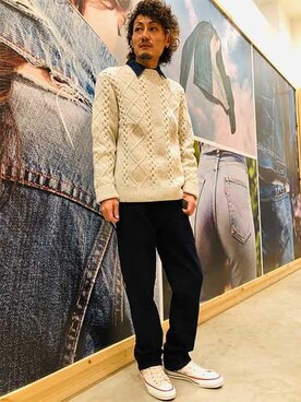 「Levi's（リーバイス）のアイテム（ニット/セーター）」を使った、リーバイス STAFF MENさん（メンズ・174cm）の冬コーディネート