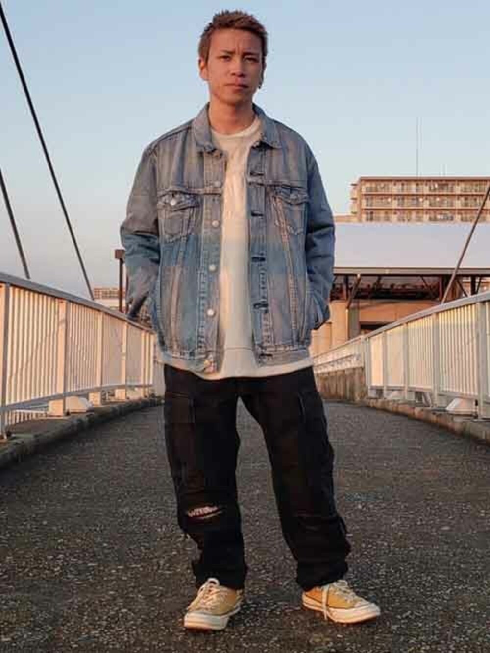 「リーバイス、ストリート、Levi's、春コーデ」｜「Levi'sのデニムジャケット ライトインディゴブルー（デニムジャケット、ブルー系）」を使った、リーバイス STAFF MENさん（メンズ・155cm）の冬コーディネートの1枚目の写真