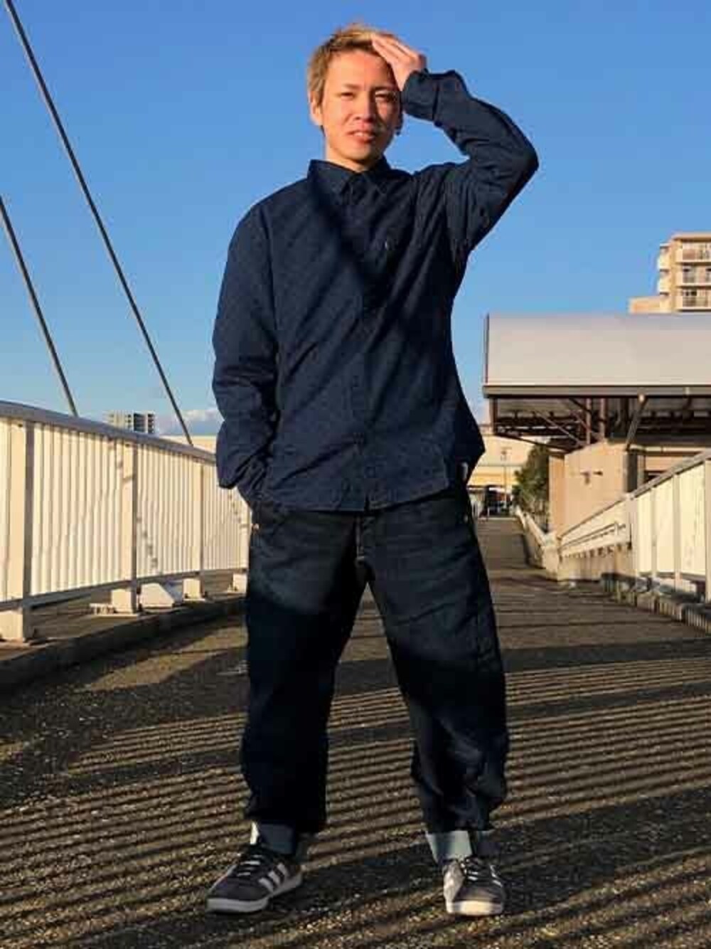 「リーバイス、Levi's、スケータースタイル、LEJ」｜「Levi'sのLEVI’S(R) ENERGY LEJ 570( バギーテーパー POND ENERGY（デニムパンツ、ブルー系）」を使った、リーバイス STAFF MENさん（メンズ・155cm）の冬コーディネートの1枚目の写真