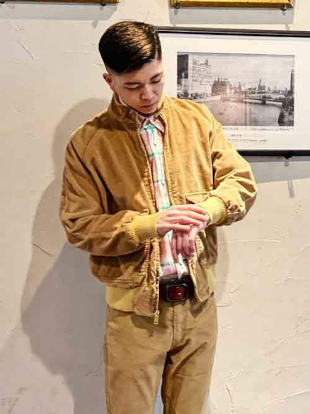 「セットアップ、リーバイス、Levi's、ピンクシャツ」｜「LEVI'S VINTAGE CLOTHINGのLEVI'S(R) VINTAGE CLOTHING FRESH PRODUCE ボンバージャケット APRICOT（ブルゾン、その他）」を使った、リーバイス STAFF MENさん（メンズ・175cm）の冬コーディネートの1枚目の写真