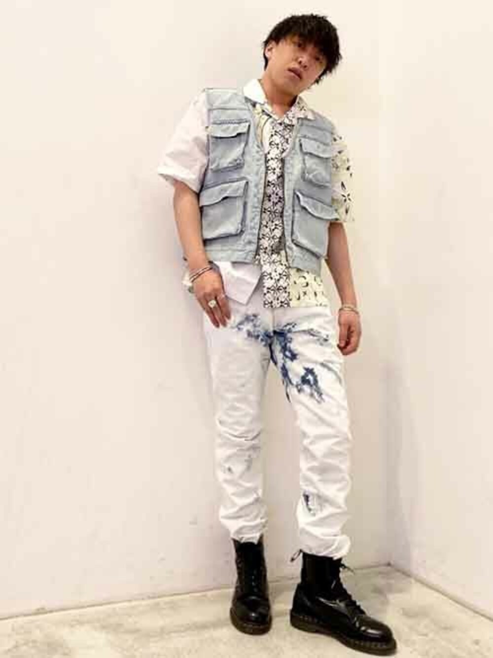 「リーバイス、タイダイ柄、Levi's、涼しげ」｜「Levi's Made & CraftedのLEVI'S(R) MADE&CRAFTED(R) デニムカーゴベスト HOOVER（ベスト、ブルー系）」を使った、リーバイス STAFF MENさん（メンズ・167cm）の春コーディネートの1枚目の写真
