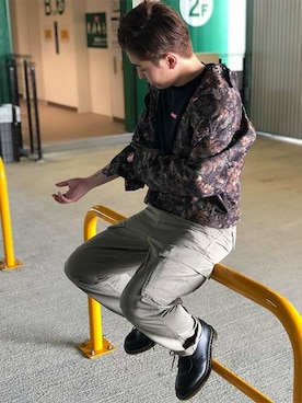 「Levi's（リーバイス）のアイテム（カーゴパンツ）」を使った、リーバイス STAFF MENさん（メンズ・172cm）の秋コーディネート