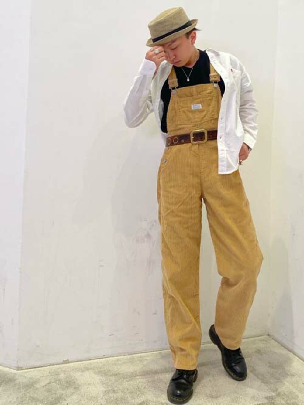 「コーデュロイ、リーバイス、オーバーオール、Levi's、シャツスタイル、秋コーデ」｜「Levi'sのビンテージオーバーオール コーデュロイ（サロペット/オーバーオール、その他）」を使った、リーバイス STAFF MENさん（メンズ・167cm）の秋コーディネートの1枚目の写真