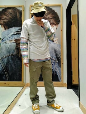 「Levi's（リーバイス）のアイテム（カーゴパンツ）」を使った、リーバイス STAFF MENさん（メンズ・172cm）の秋コーディネート